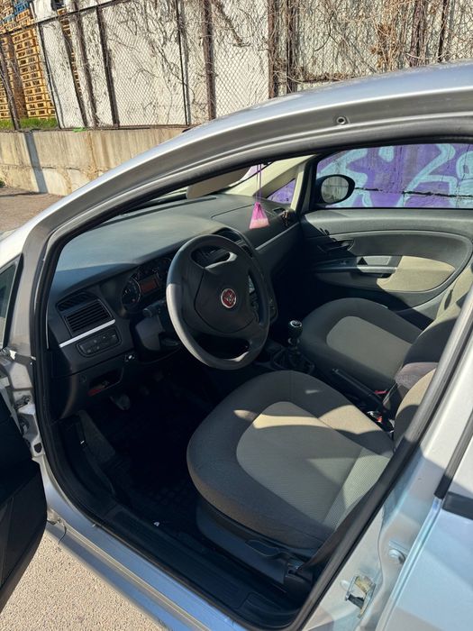 Автомобіль FIAT  Linea