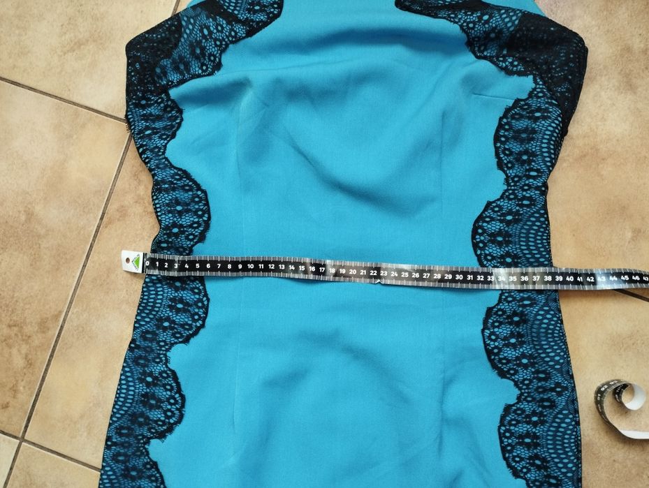 Sukienka letnia z ozdobną koronką