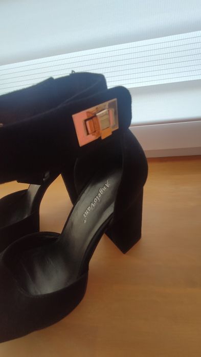 Замшеві босоніжки