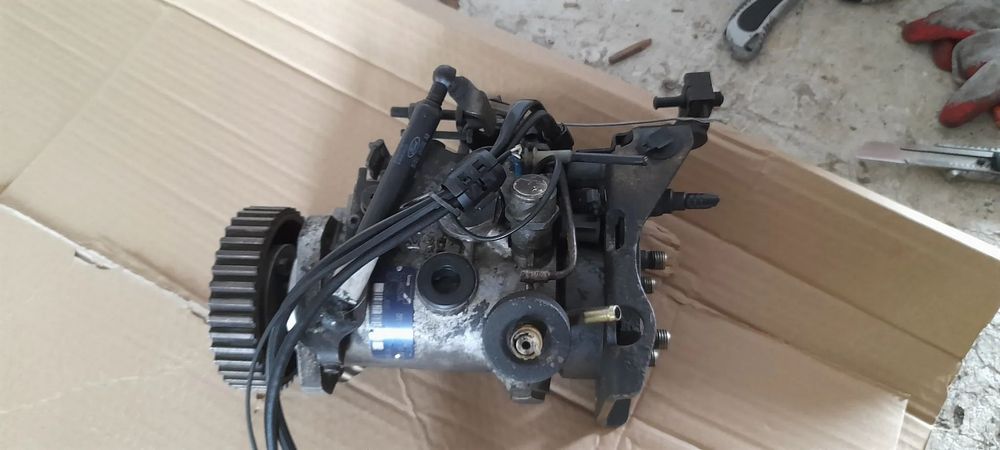 POMPA WTRYSKOWA MONDEO MK2 8448B251A 1.8 TD