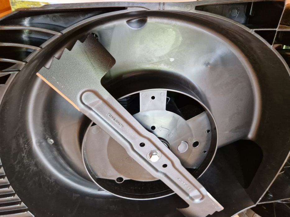 Kosiarka elektryczna BOSCH AdvancedRotak 1700W 400mm