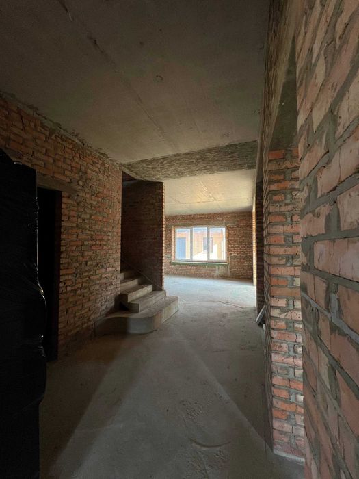 Продаж готового будинку з ділянкою та гаражем !