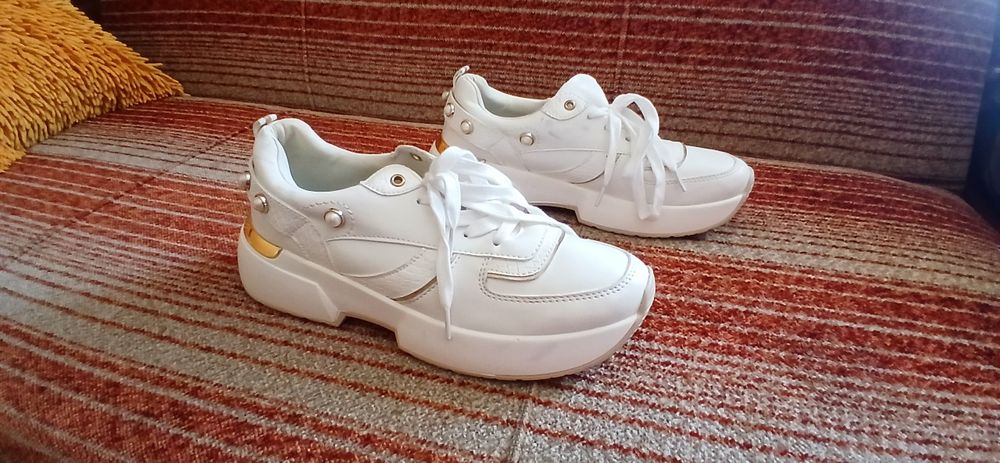 Sprzedam Buty DEE ZEE rozmiar 40