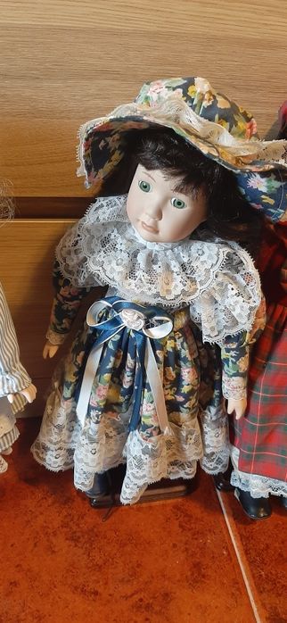 Bonecas de porcelana
