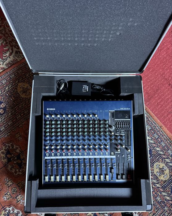 Mesa de mistura Yamaha MG16/6FX