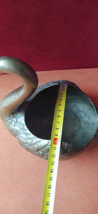 Кашпо в форме лебедя