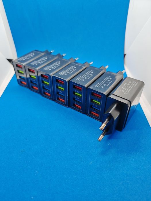 Ladowarka 4 USB. Czarna