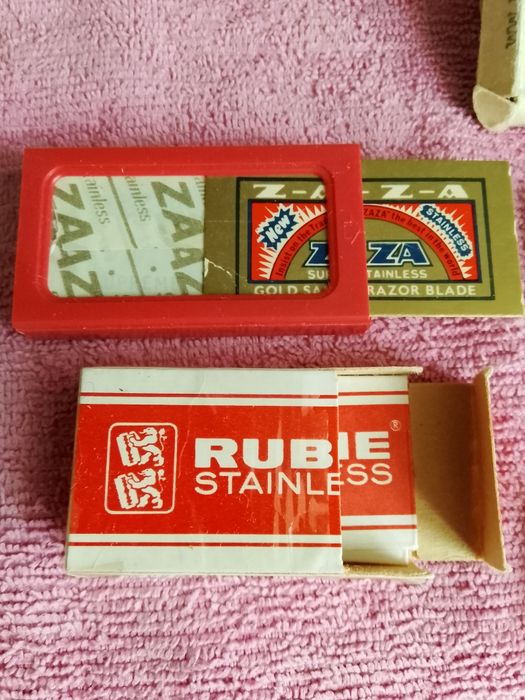 Лезвия для бритья и технических целей.
