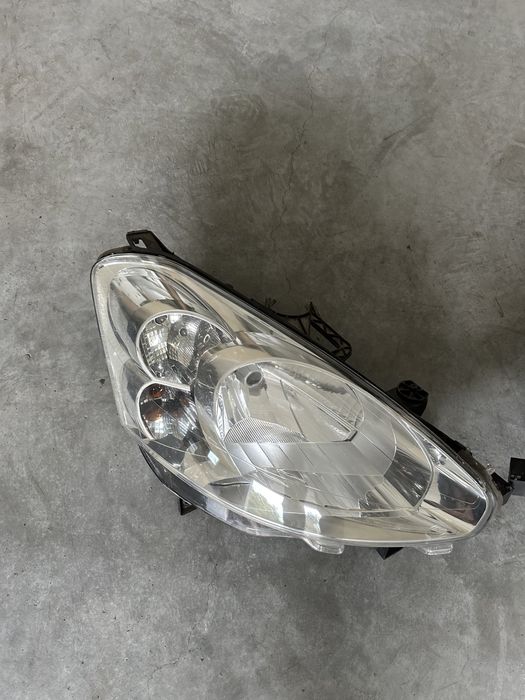 Lampa przednia lewa lub prawa Peugeot Partner 08-14r