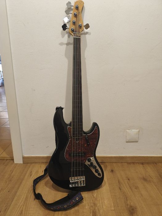 Marcus Miller V7 Alder-5 FL BK 2nd Gen
Vendo este baixo