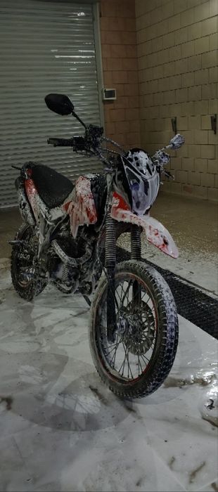 Мотоцикл марки Loncin Pruss 200