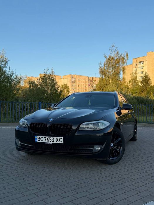 BMW525d Автомобіль