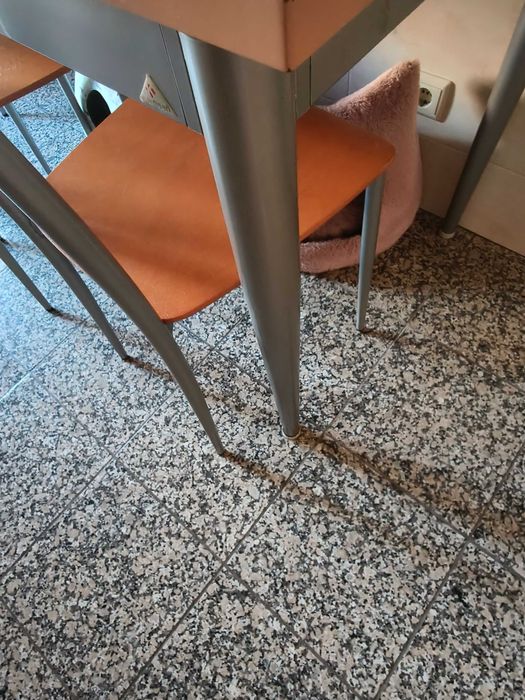 Mesa cozinha extensível em bom estado
