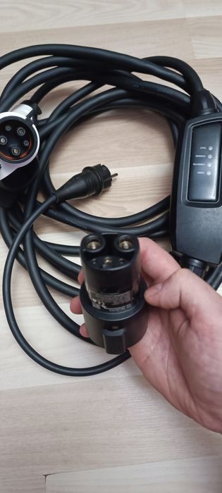 Зарядний пристрій для електричного авто