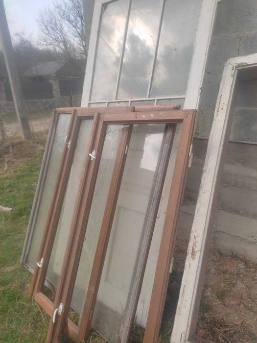 Віддам безкоштовно старі деревяні вікна двері. Тільки самовивіз.