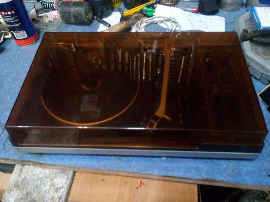 Selling an old record player with speakers and records...64283965026435121