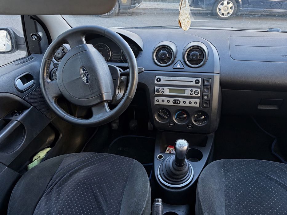 Ford Fiesta 1.2  Ghia – 2005