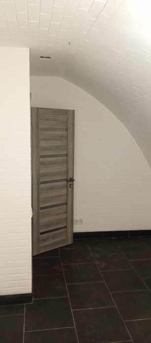 Продаю комерційне фасадне приміщення 95 м2   під офіс, салон краси, ма