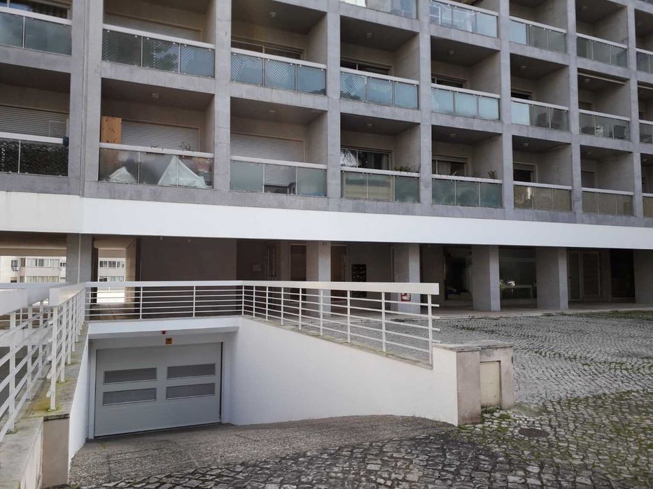 Garagem Miraflores c/2 acessos: R Dr Alfredo da Costa e Av das Túlipas