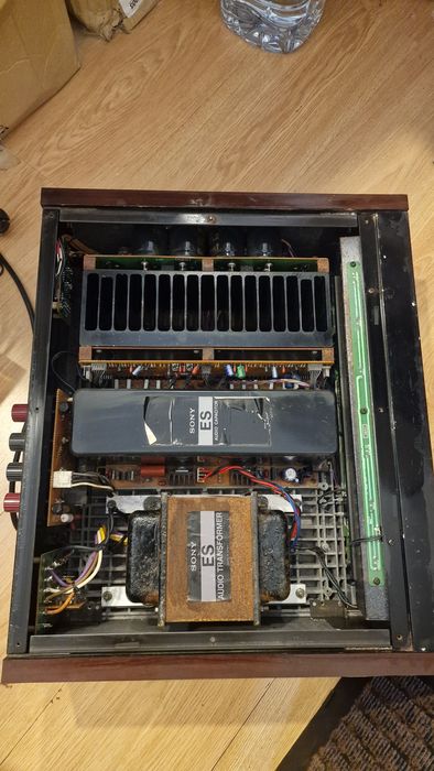 Amplificador de potência estéreo Sony TA-N77ES.