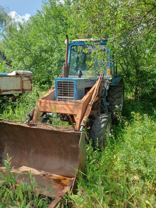 Продам трактор і 2 прицепа