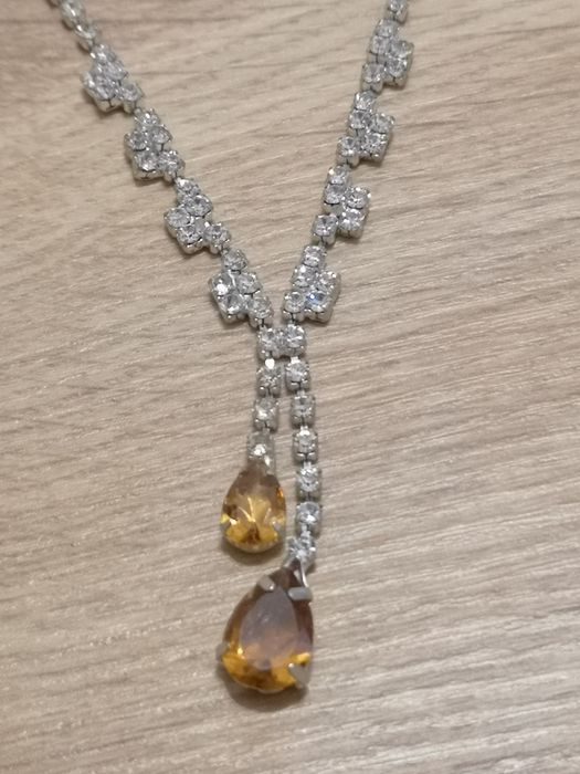 Naszyjniki srebrny z żółtymi kryształkami
