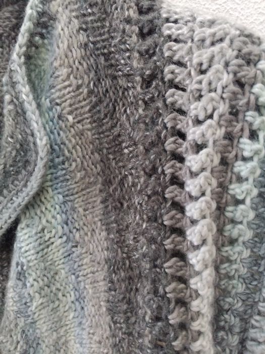 Colete em lã confeccionado à mão