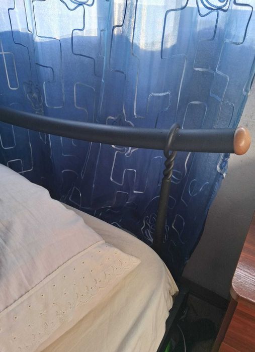 Cama de casal c/estrado incluído