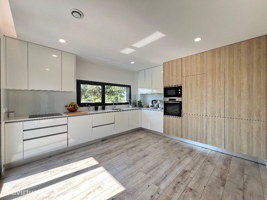 Apartamento T3 com garagem em zona de Condeixa