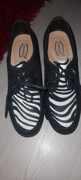 Sapatos cunha punk góticos