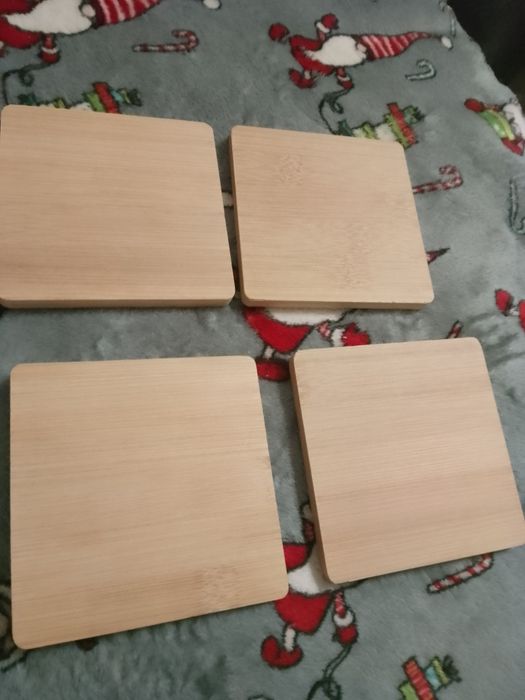 Nowe bambusowe podkładki pod kubki 10x10 cm