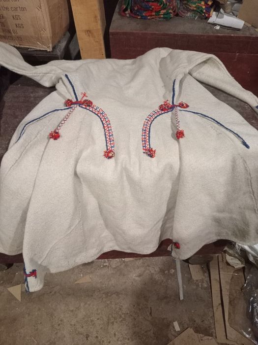 Продам старовинні речі, полотно з натурального льону хустки, сорочки,