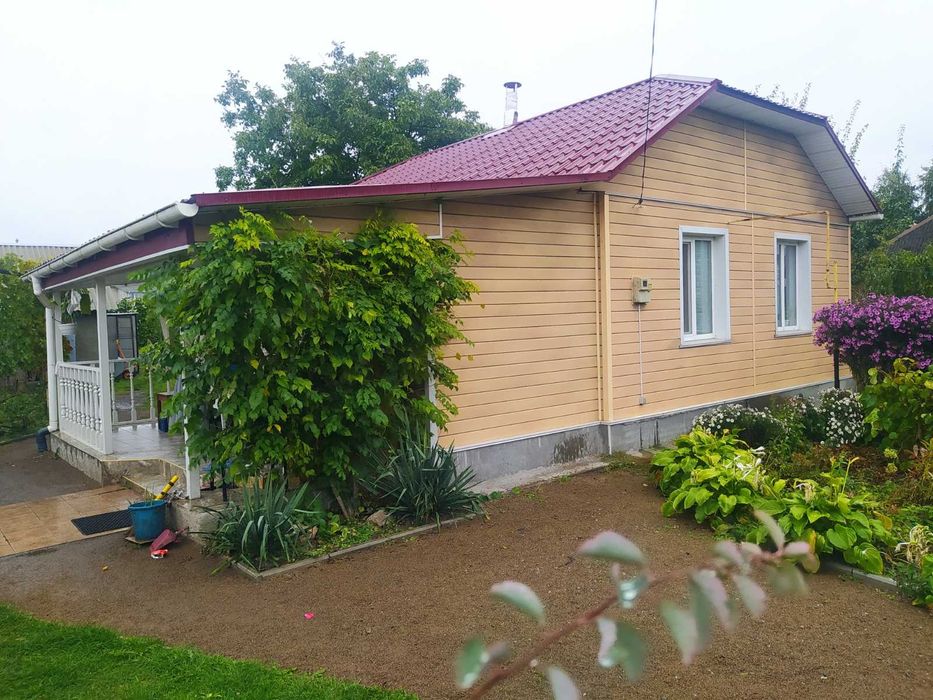 Будинок з земельною ділянкою 21 сотка