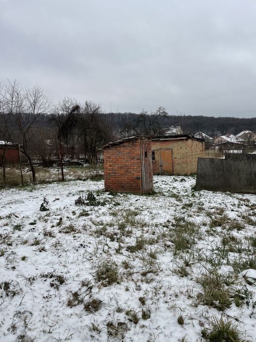 Будинок та 8 сотин землі