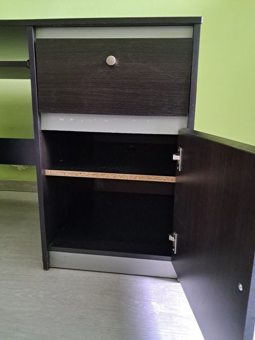 Biurko wenge duże solidne.