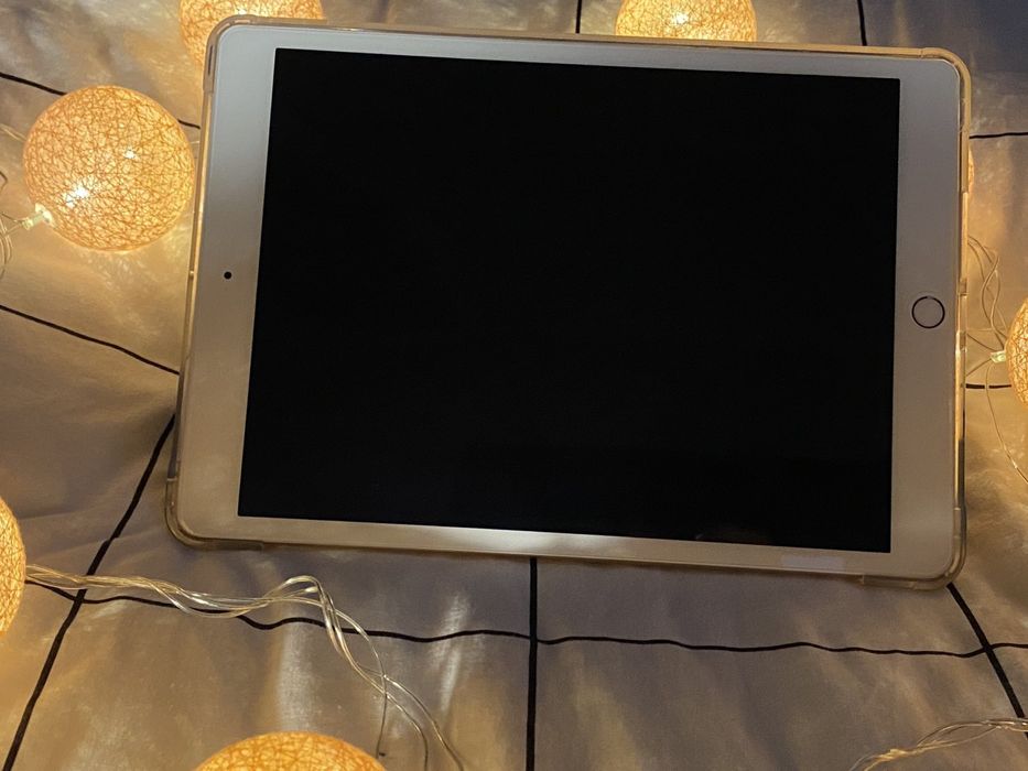 IPAD APPLE 7, 32G, 10'2 Gold model A2200