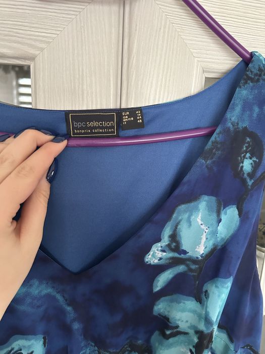 Długa sukienka maxi w kwiaty na ramiączkach