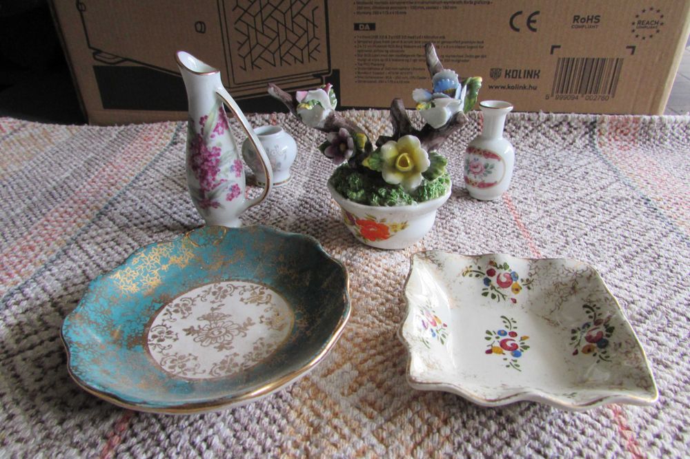 Pequenas peças de decoração pintadas a mão