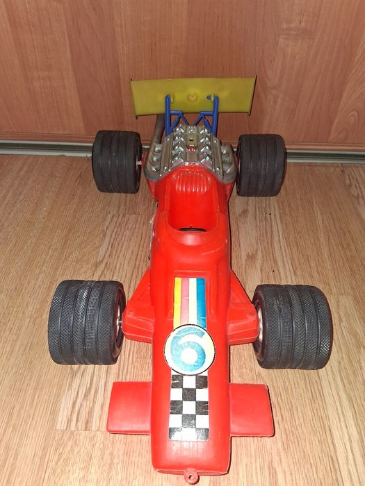 Auto zabawka z Prlu