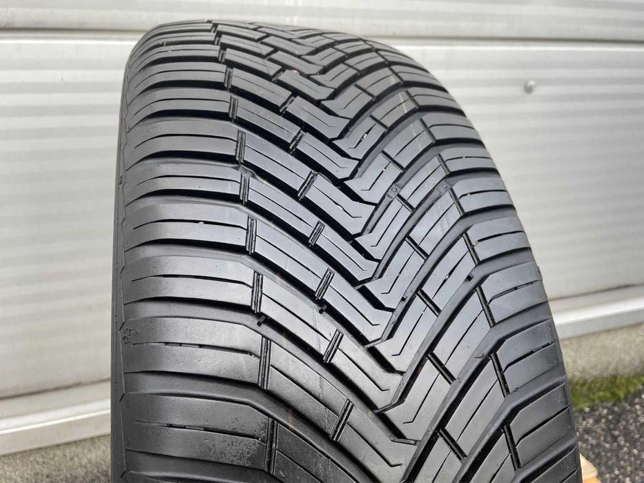 1xOpona całoroczna 235/55/18 Continental AllSeasonContact - AO 6,8mm