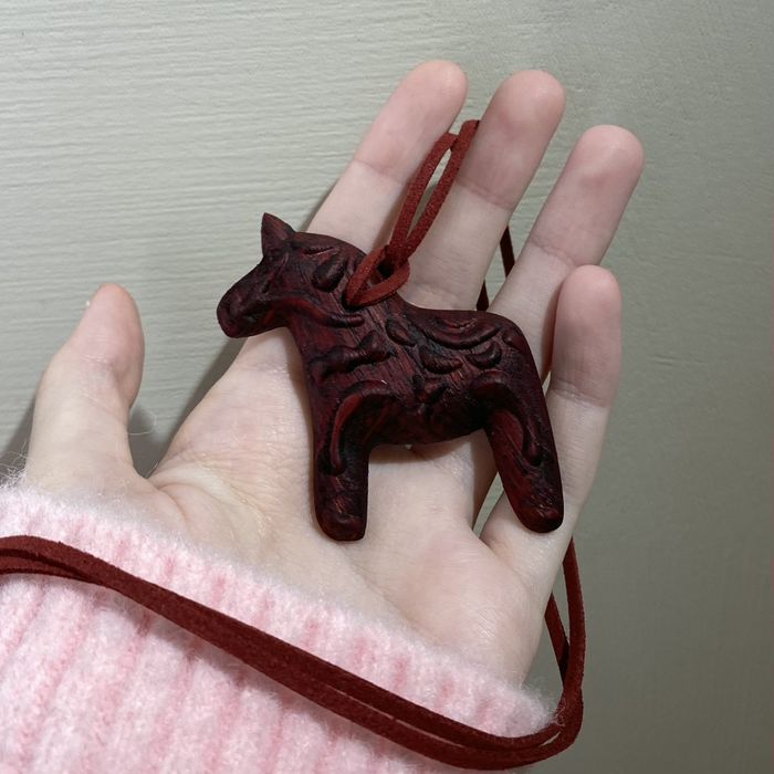 Коник - прикраса з дерева