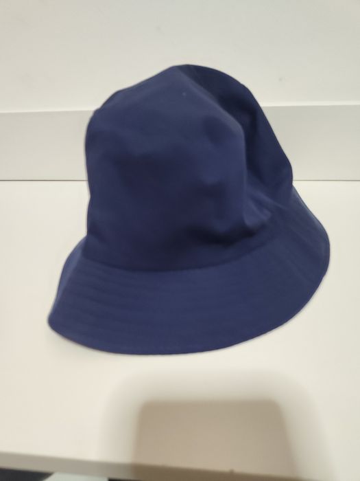 Panamás vermelho e azul