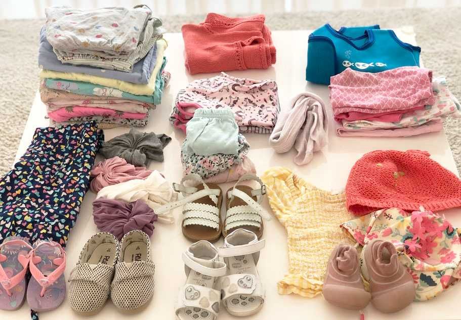 Roupa y zapatos de menina 9-12m. Cada peça 5 euros.  Tudo por 65 euros