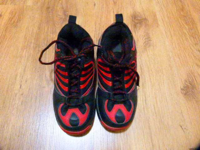 rozm 32 Vervies buty rolki buto-rolki czarne z czerwonym