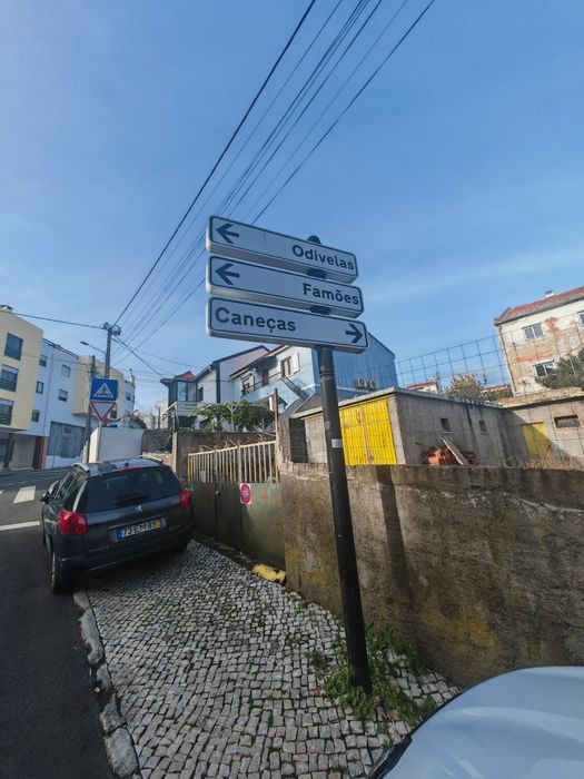 Terreno com Projeto Aprovado para Duas Moradias V2+1 Ramada