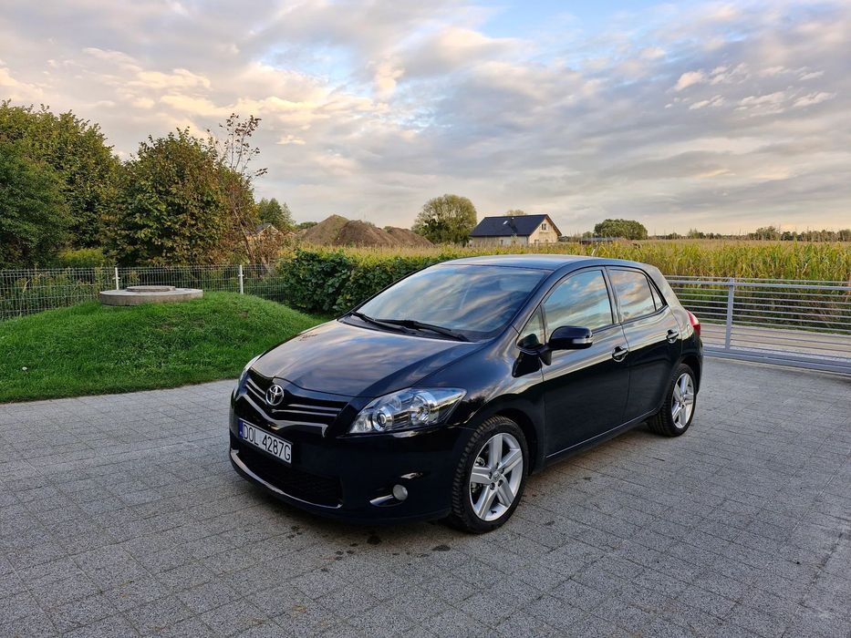Toyota Auris niski przebieg, 2 kpl. kół lato/zima, klima, alufelgi
