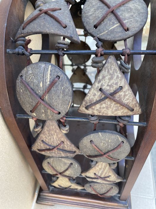 Оригинальная , стильнаяподставка под вино  и другие напитки