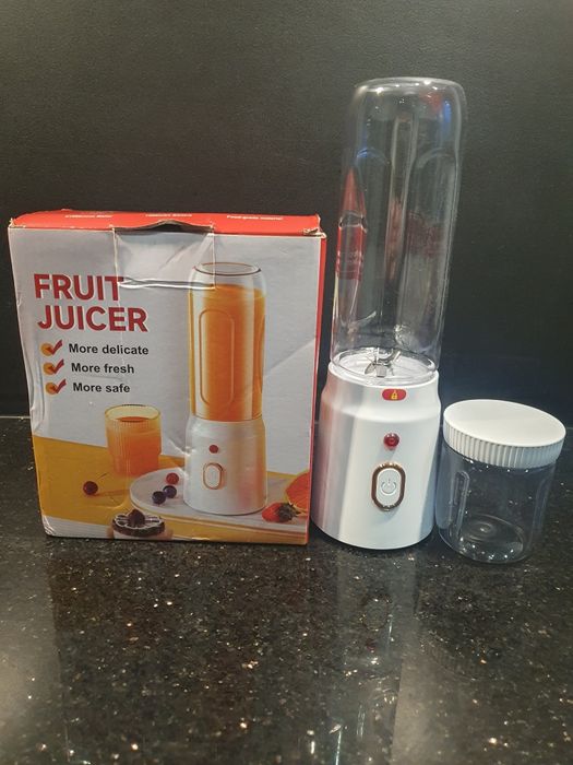 Ładny przenośny blender USB z dwoma kubkami z zakrętką NOWY