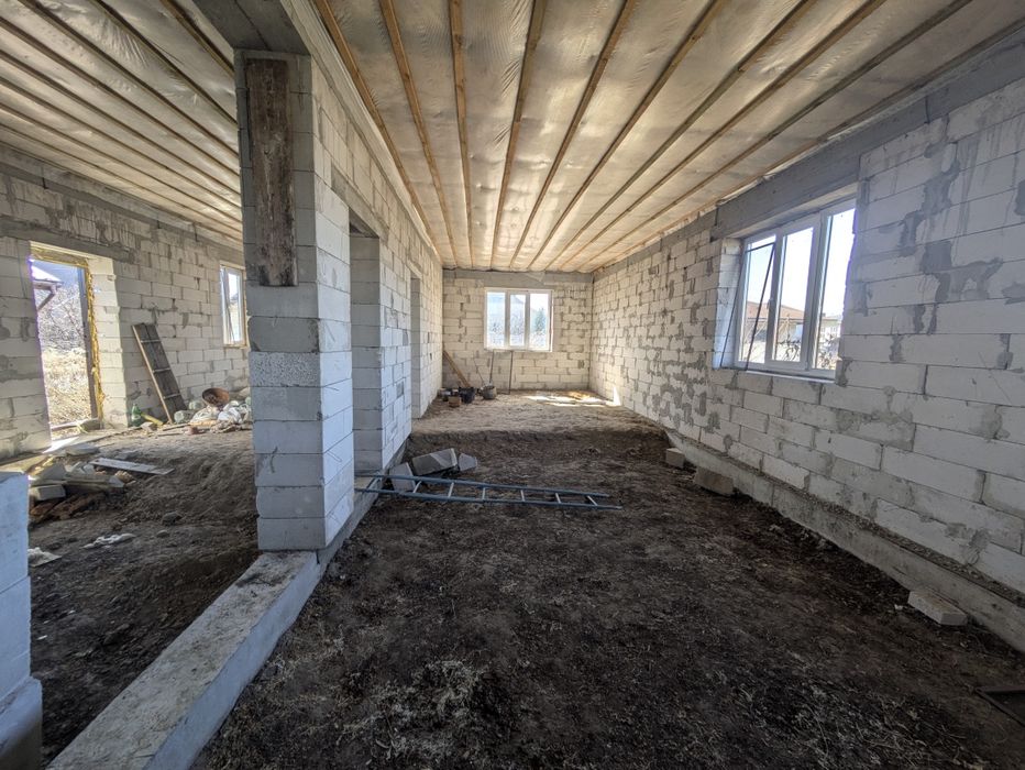 Продається БЕЗ КОМІСІЇ ТЕРМІНОВО недобудований будинок для тих, хто мр