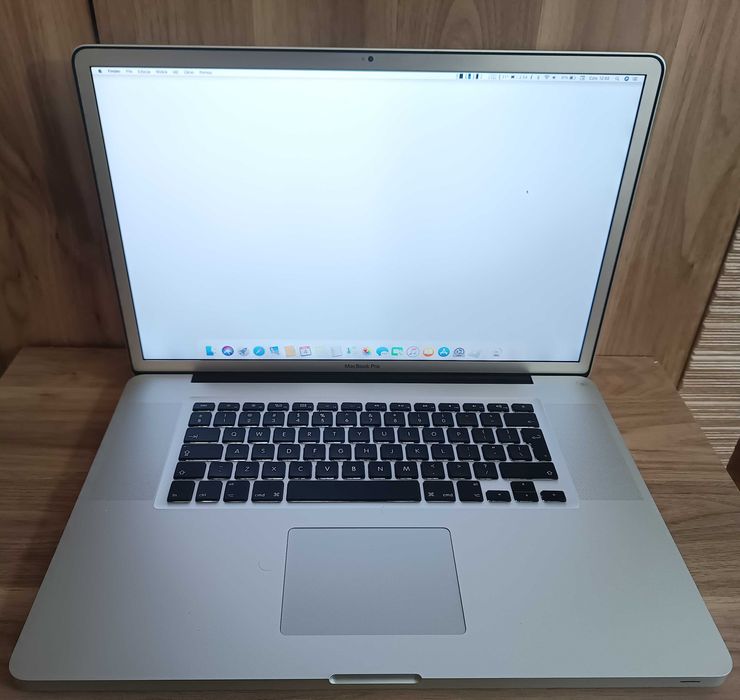  Apple MacBook Pro 17" A1297 i7 Mac OS HDD 320GB